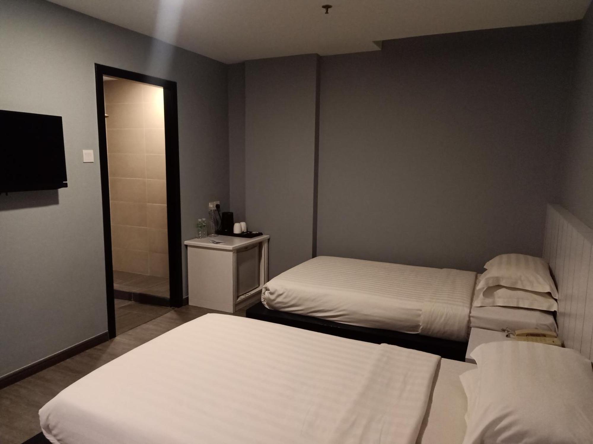 Hotel Kinabalu Daya 3*