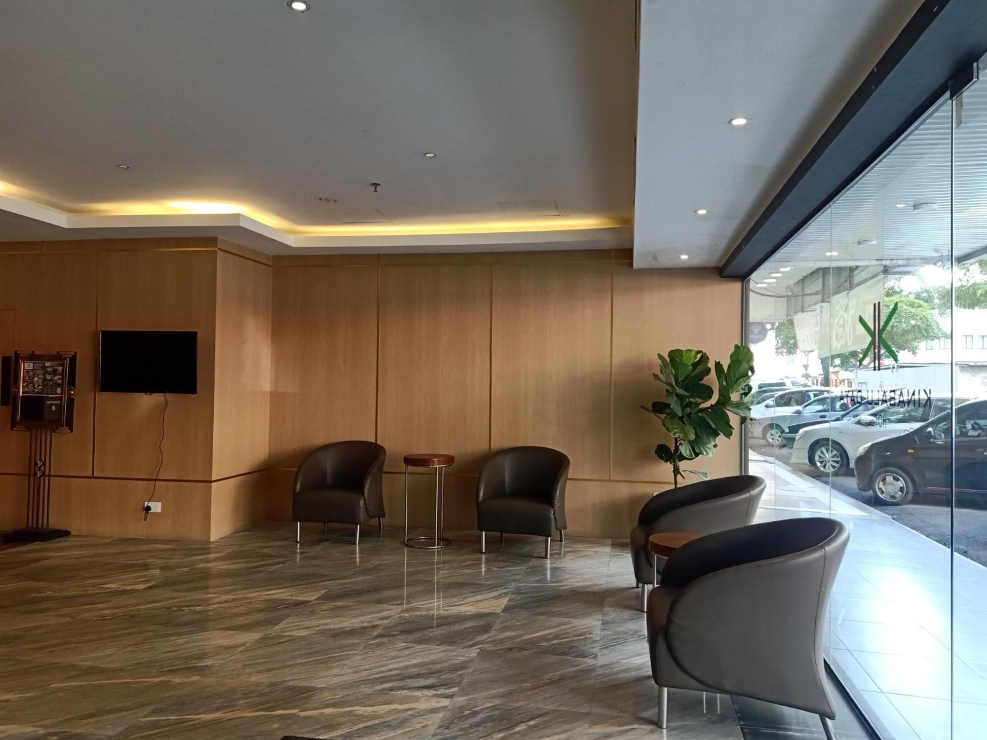 Kinabalu Daya Hotel 3*