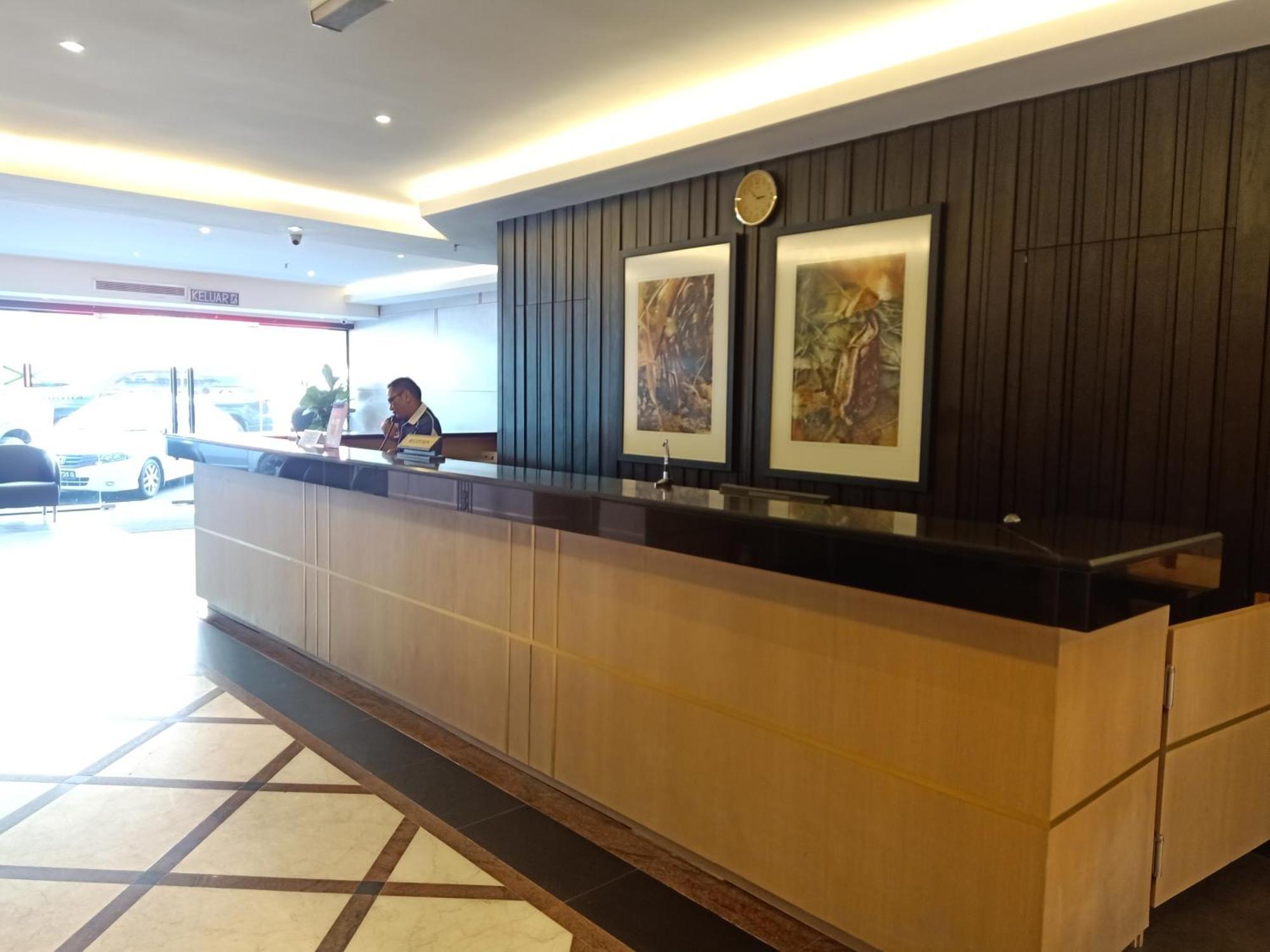 Kinabalu Daya Hotel 3*