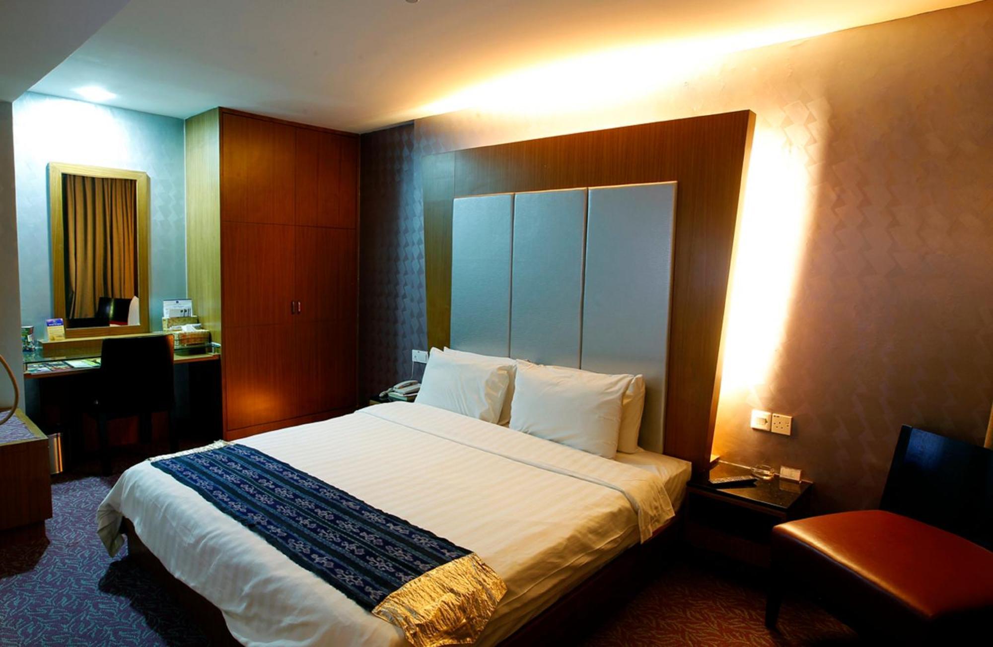 Kinabalu Daya Hotel 3*